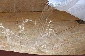平桥漏水维修 免砸砖防水材料该如何施工